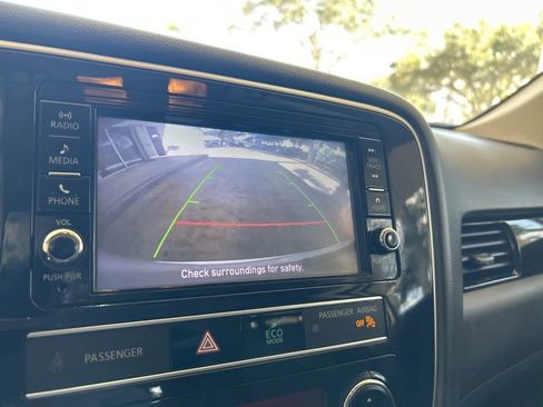 Used 2019 Mitsubishi Outlander ES image 9