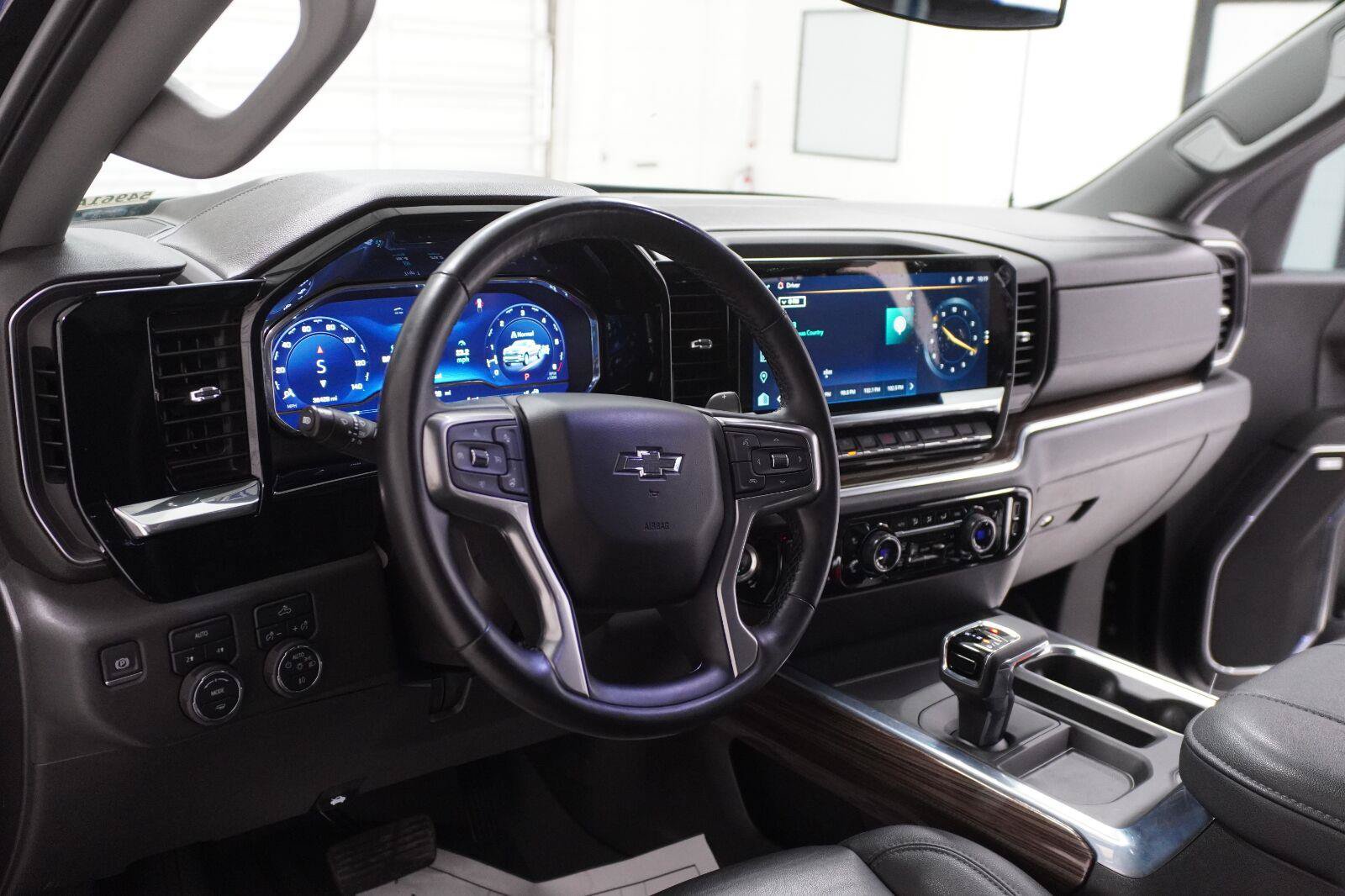 Used 2023 Chevrolet Silverado 1500 RST w/ Redline Edition AWD/4WD image 7