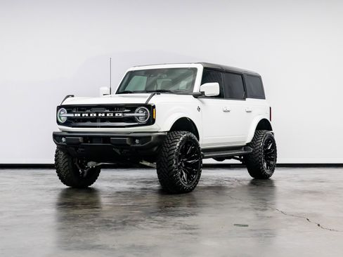 Used 2025 Ford Bronco Outer Banks w/ Sasquatch Package AWD/4WD image 7