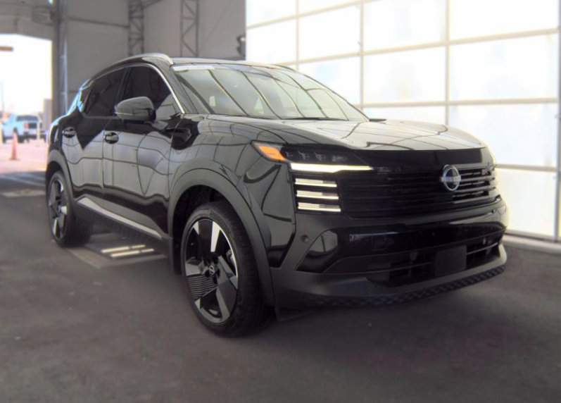 Used 2025 Nissan Kicks SR w/ SR Premium Package FWD image 1