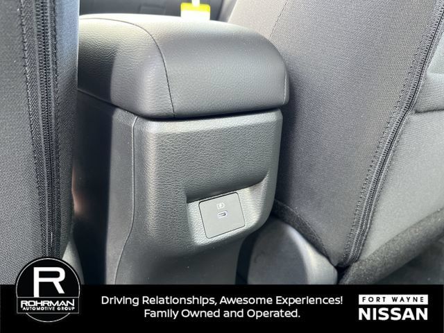 Used 2025 Nissan Versa SR w/ Trunk Package FWD image 27