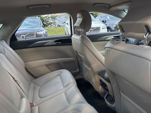 Used 2019 Lincoln MKZ Premiere image 11