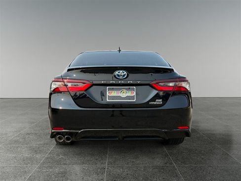 Used 2023 Toyota Camry SE FWD image 5