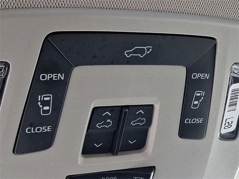 Certified 2024 Toyota Sienna XLE image 28