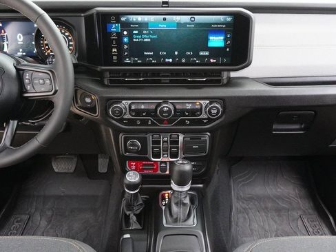 Used 2025 Jeep Wrangler Willys image 17