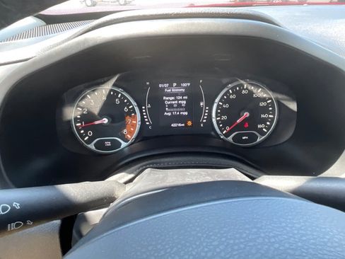 Used 2015 Jeep Renegade Latitude FWD image 10