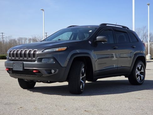 Used 2018 Jeep Cherokee Trailhawk w/ Cold Weather Group AWD/4WD image 13