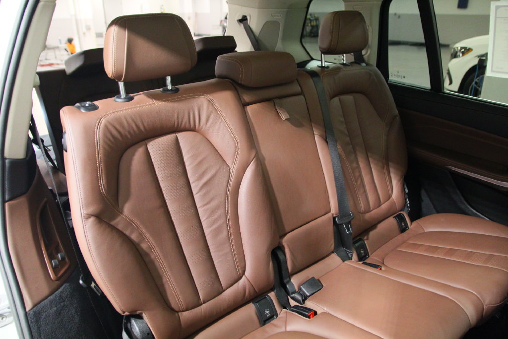 Used 2019 BMW X7 xDrive40i w/ Premium Package AWD/4WD image 24