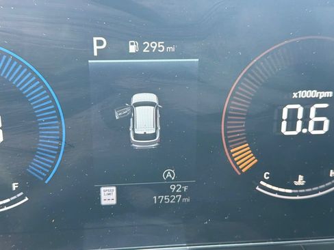Used 2024 Hyundai Kona SE FWD image 7