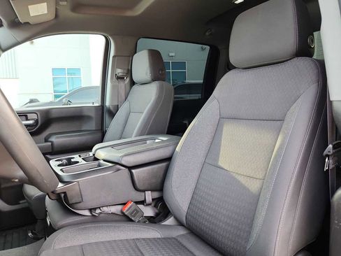 Used 2024 Chevrolet Silverado 2500 Custom w/ Custom Value Package image 7