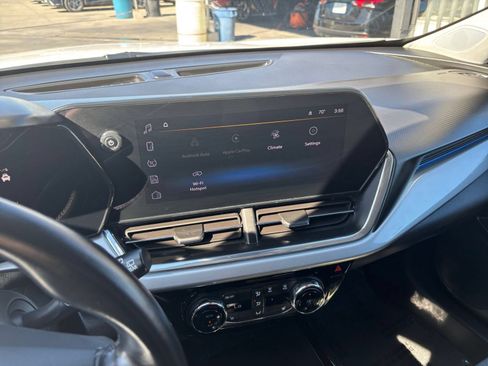 Used 2025 Chevrolet Trax LT w/ LT Convenience Package FWD image 14