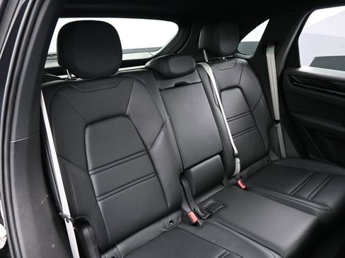 Certified 2023 Porsche Cayenne Platinum Edition AWD/4WD image 27