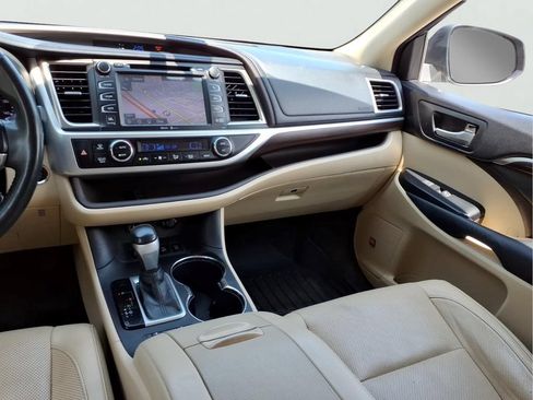 Used 2015 Toyota Highlander Limited Platinum AWD/4WD image 25