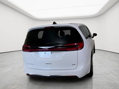 Used 2023 Chrysler Pacifica Touring-L