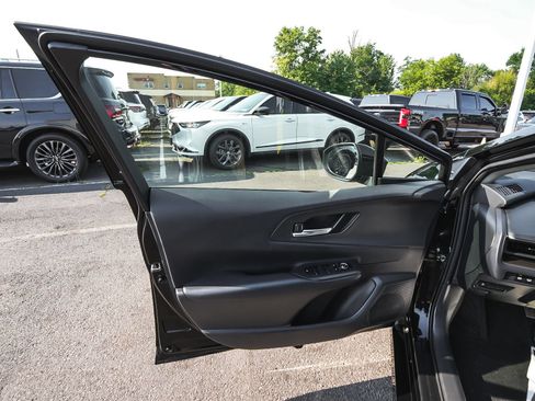 Used 2025 Toyota Prius AWD image 9