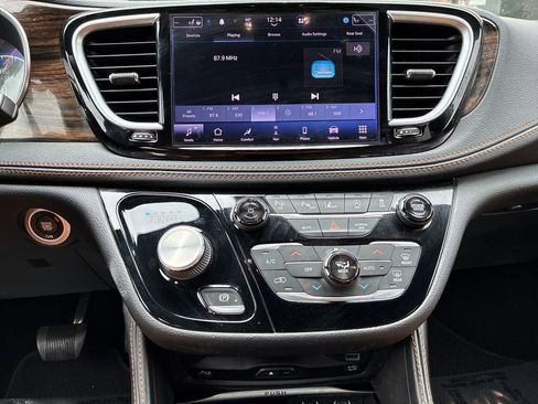 Used 2022 Chrysler Pacifica Pinnacle AWD/4WD image 19