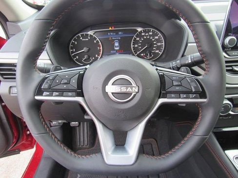 Certified 2025 Nissan Altima 2.5 SR image 18