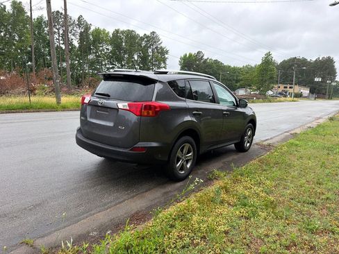 Used 2015 Toyota RAV4 XLE FWD image 5