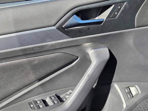 Used 2022 Volkswagen Jetta SE image 18