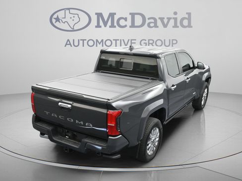 Used 2025 Toyota Tacoma Limited AWD/4WD image 39