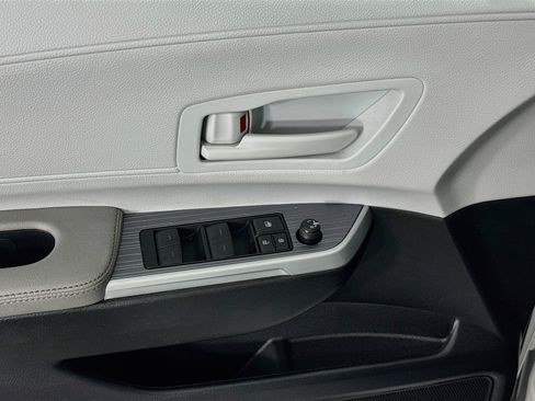 Certified 2025 Toyota Sienna LE FWD image 17