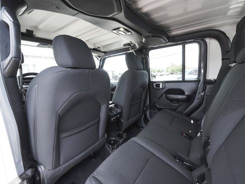Used 2023 Jeep Gladiator Sport AWD/4WD image 32