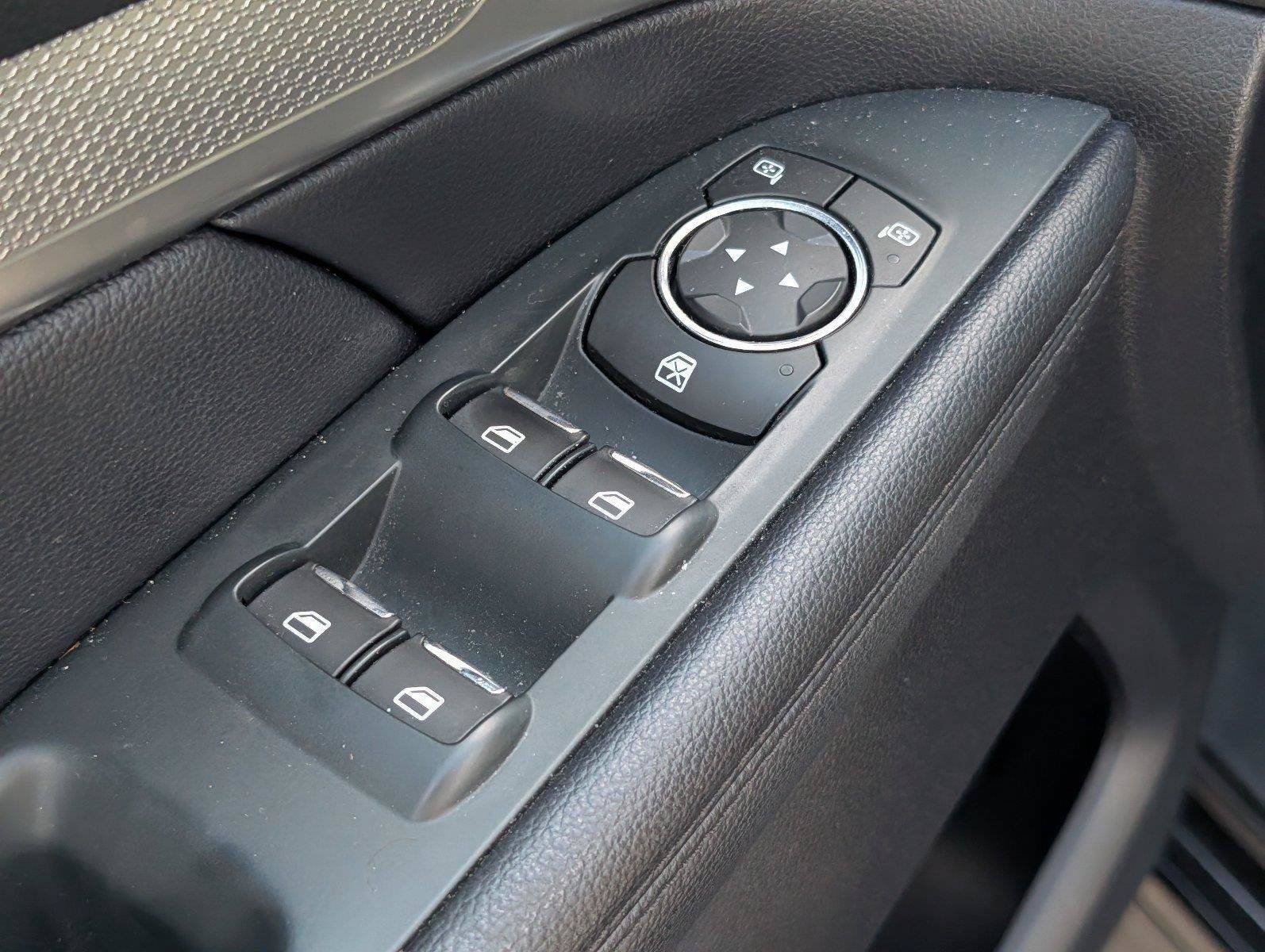 Used 2018 Ford Explorer XLT FWD image 15