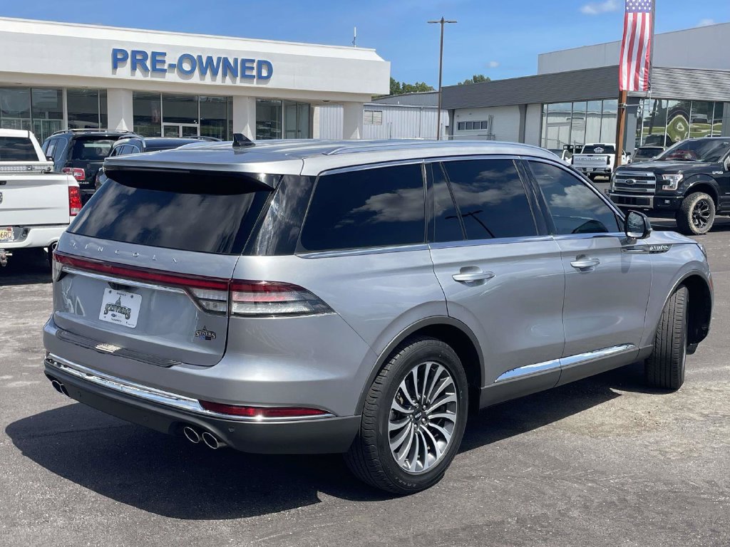 Used 2024 Lincoln Aviator 2WD w/ Premium Package image 3