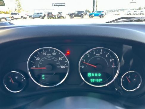 Used 2017 Jeep Wrangler Unlimited Sahara w/ Connectivity Group AWD/4WD image 17