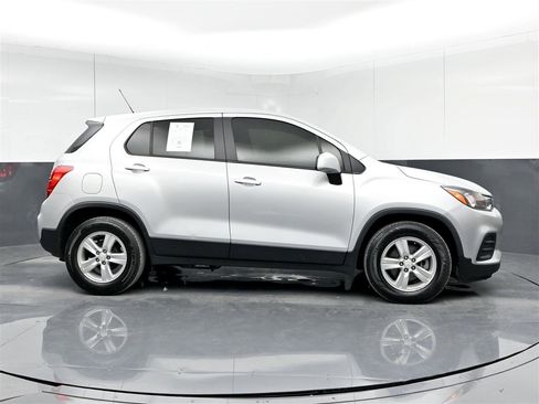 Used 2020 Chevrolet Trax LS w/ Tint and Cruise Package image 4