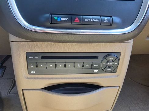 Used 2012 Chrysler Town & Country Touring-L w/ Entertainment Group #2 FWD image 19
