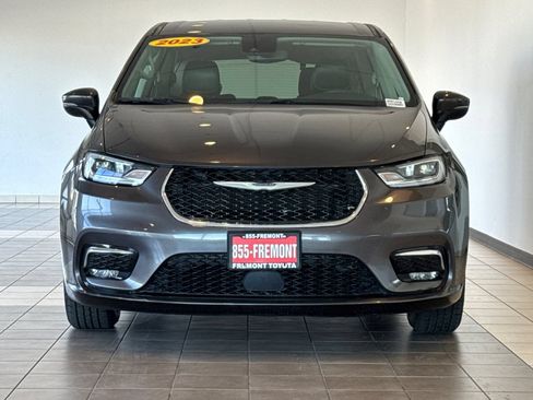 Used 2023 Chrysler Pacifica Touring-L FWD image 9