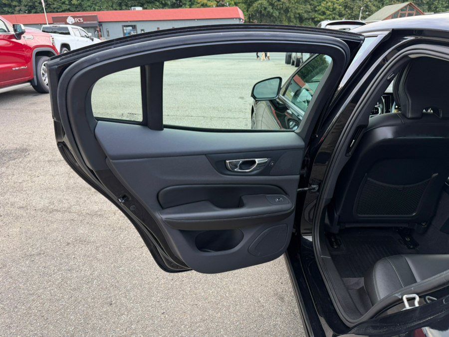 Used 2019 Volvo S60 T6 Momentum w/ Premium Package AWD/4WD image 17