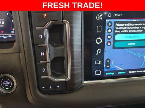 Used 2022 GMC Yukon Denali w/ Denali Premium Package AWD/4WD image 24