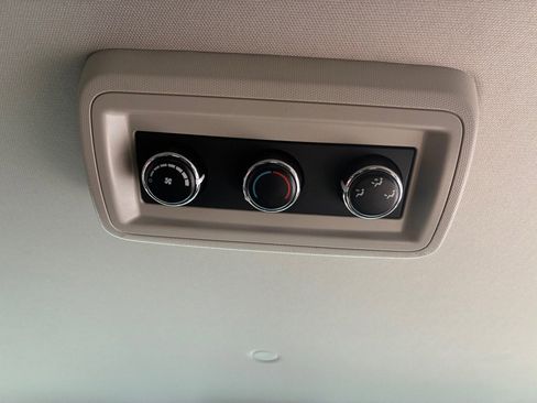 Used 2019 Dodge Grand Caravan SE FWD image 23
