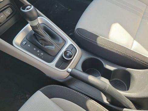 Used 2025 Hyundai Venue SEL FWD image 15