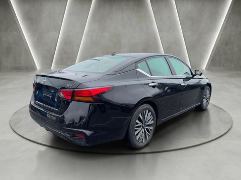 Used 2024 Nissan Altima 2.5 SV FWD image 7