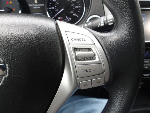 Used 2016 Nissan Rogue SV w/ SV Premium Package image 17