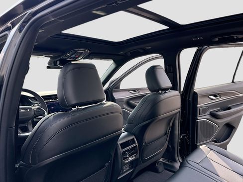 New 2025 Jeep Grand Cherokee Limited w/ Trailer Tow Package image 6