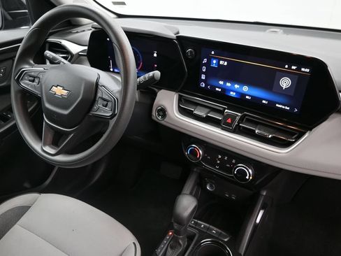 Used 2025 Chevrolet TrailBlazer LT FWD image 17
