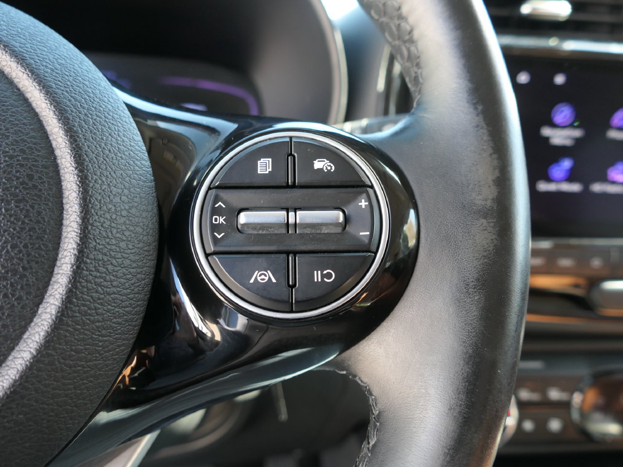 Used 2024 Kia Soul EX w/ EX Designer Package FWD image 17