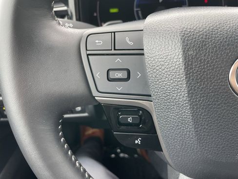 Used 2025 Toyota Camry SE image 19