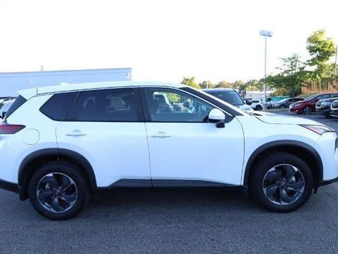 Certified 2026 Nissan Rogue SV FWD image 5