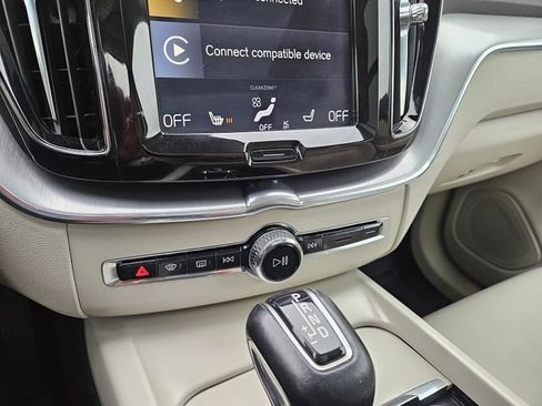 Used 2019 Volvo XC60 T5 Momentum w/ Advanced Package AWD/4WD image 28