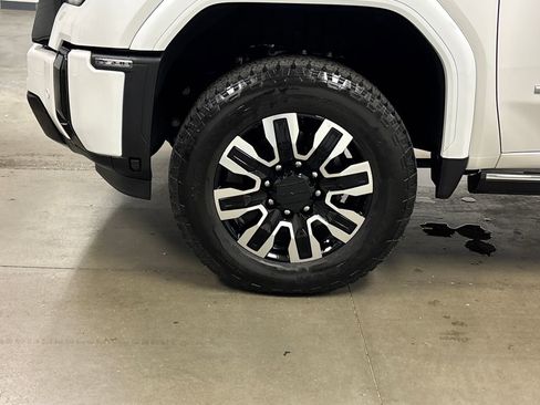 Used 2025 GMC Sierra 2500 Denali Ultimate image 11