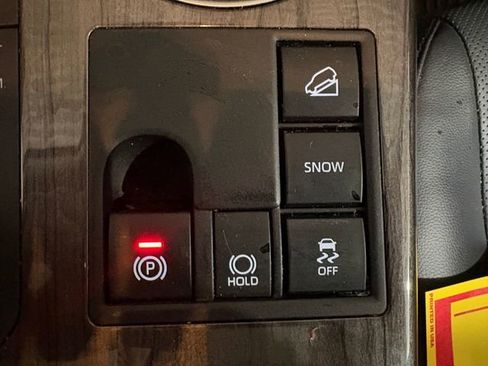 Used 2024 Toyota Highlander Platinum image 24