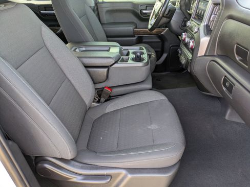 Used 2022 GMC Sierra 1500 SLE w/ X31 Off-Road Package image 11