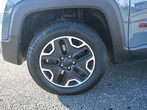 Used 2015 Jeep Renegade Trailhawk image 10