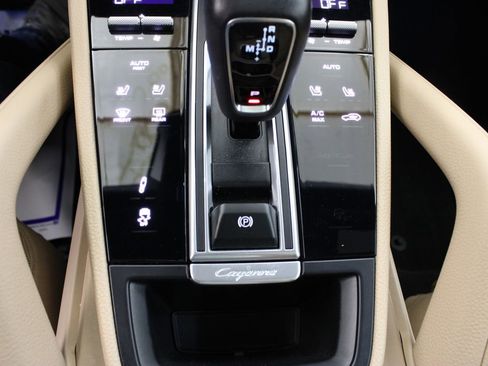 Certified 2023 Porsche Cayenne Platinum Edition image 38