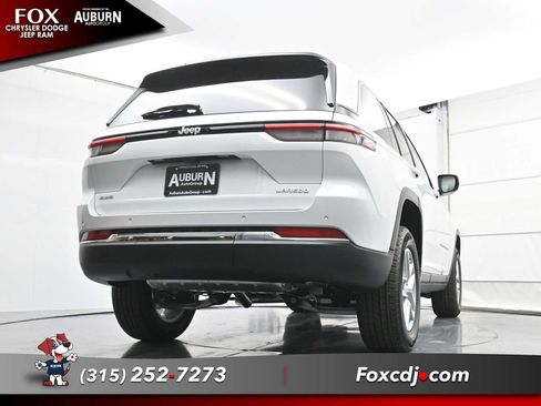 New 2025 Jeep Grand Cherokee Laredo X w/ Luxury Tech Group I image 19